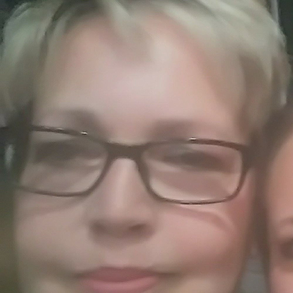 Meet your Posher, Lorie